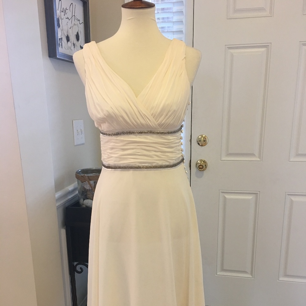 NWT DONNA MORGAN CREAM DRESS SZ 6